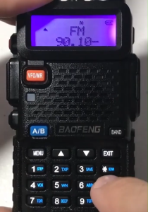 Bộ đàm cầm tay Baofeng UV-5R 0678 5W VHF/UHF máy bộ đàm liên lạc xa màn hình LCD pin sạc dung lượng cao