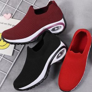 Best Sellers Women Korean Style Slip On Sports Sneakers Fashion Breathable Comfort Thick Sole Casual Shoes Black Rubber Shoes For Women
