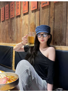 Casual Style Flat Top CowGirl Hat Womens Retro Japanese Style Knight Duckbill Cap Face Slimming Riding Hat Leisure Geometry Pattern