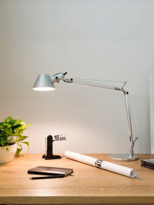 เทียนคู่อ่านโต๊ะทำงานแบบปรับได้ Tolomeo Mechanical Arm Desk Lamp รุ่นฟอกสีสันที่ดีขึ้น ไฟ LED ที่ปรับได้ 3000-6000K