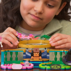 LEGO Wicked 75682 Elphaba & Glinda Figures (558 Pieces)