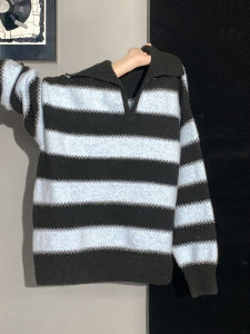 เสื้อสเวตเตอร์คอวีแขนยาวถักหนา สไตล์ฤดูใบไม้ร่วงและฤดูหนาว เสื้อสวมหัวทรงหลวม คอกลม ลายทาง สีน้ำเงินและสีขาว แฟชั่นผู้หญิง