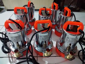 máy bơm nước tõm 12V loại 1