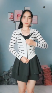 Áo Khoác Nữ Form Lửng Chất Sọc Gân Tăm Mát Mịn Phối Nẹp Khóa Thời Trang Xinh Xắn 2 Túi Trong Size S L XL
