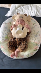 GGối Giữ Bình Sữa Cho Bé Tự Bú – Hỗ Trợ Nằm/Ngồi Bú Chất Liệu Mềm Mại An Toàn Dây Đai Cố Định