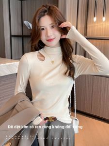 MiiOW | Áo thun dệt kim cổ tròn tay dài mùa thu đông cho nữ Áo sơ mi cơ bản bên trong không đối xứng khoét rỗng Áo thun dệt kim