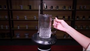 Futron Pompa Dispenser Air isi Ulang Tatakan Gelas Atas Otomatis Portable