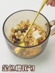 2 Cốc thủy tinh Hổ Phách Có Quai 450ml cao cấp chịu nhiệt + Tặng kèm Muỗng inox