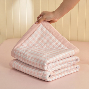 DOHIA | Machine Washable Summer Quilt
