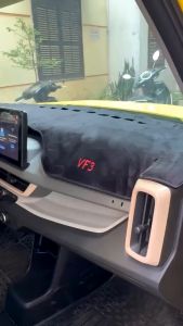 Thảm taplo ô tô Vinfast VF3 mẫu nhung da cacbon chuẩn khít form xe có đế chống trượt hiệu quả