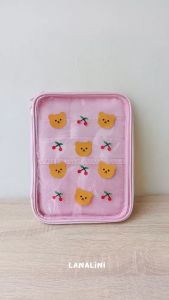 Sleeve Pouch Sarung Tas Bag Case Ipad Tab Tablet Macbook Air Pro Laptop Asus Acer Lenovo HP Huawei 11 12 13 14 15 inch Motif Gambar Beruang Bear Warna Pink Ungu Lilac Lucu Cute Murah Korean Model Banyak Slot Ruang Stationary