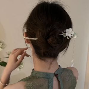 New Chinese Style Plum Blossom Tassel Hairpin Retro Court Style Alloy Engraved Artificial Gem Hair Accessories for Qipao Hanfu