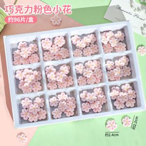 ตกแต่งเค้กดอกไม้ 3 ใบ ช็อคโกแลต ดอกไม้สีขาว ตกแต่ง Tiramisu ของหวาน อบ ตกแต่ง ช็อคโกแลต 3 ใบ ดอกไม้ ตกแต่ง