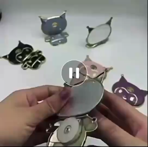 เคสโทรศัพท์สำหรับรุ่น realme14 14T 14pro ฝาหลัง กันกระแทก ตั้งได้ พับได้ พร้อมตัวยึดกระจก น่ารัก เคสชุบ สไตล์ kuromi คุโรมิ