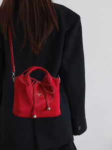 Red Large Capacity Bucket Bag Womens Crossbody Wedding Bag Luxury Sensation Fashion Trend Soft Handle Magnetic Buckle Closure