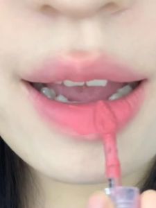 High-End Natural Look Grey Pink Lip Mud Korean Style Womens Lipstick Gloss Easy to Apply Anytime Anywhere Makeup Bag Essential