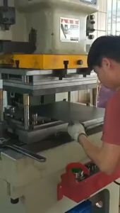 M15A M16A สำหรับ SUZUKI SWIFT III GRAND VITARA SX4 FIAT SEDICI 1.5 / 1.6L อะไหล่รถยนต์ชิ้นส่วนเครื่องยนต์แกว่งฝาครอบปะเก็นหัวเทียนอะไหล่รถยนต์ชิ้นส่วนเครื่องยนต์