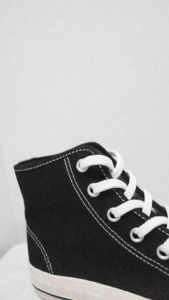 Sepatu Sneakers Pria H 4231 Brand Hertz Sepatu Casual Sekolah Kantor Kuliah Kerja Acara Trendi Berkualitas Warna Hitam