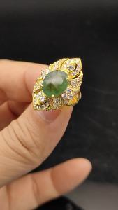 แหวนพลอยมรกตแซมเบีย (Colombian Emerald)ล้อมเพชร CZ ตัวเรือนเงินแท้ 92.5 % ชุบทองคำ ไซส์ 52 เบอร์ 6 US สินค้ามีใบรับประกัน