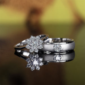 เพชร CZ เกรดพิเศษ ตัวเรือนเงินแท้ ชุบทองคำขาว แหวนเพชรคู่ดีไซน์สุดหรู