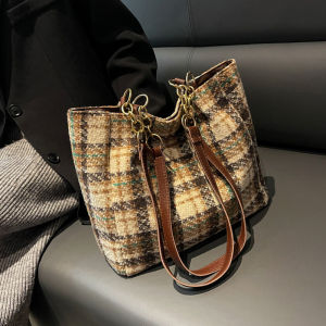 กระเป๋าถือผ้าขนสัตว์ขนาดใหญ่ ทรงถุง เทรนด์ฤดูใบไม้ร่วง/ฤดูหนาว กระเป๋าสะพายไหล่แบบหนังสือพิมพ์ กระเป๋าถือผู้หญิง กระเป๋าถืออเนกประสงค์