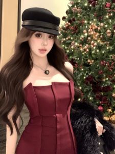 GUZILIAN | เสื้อคริสต์มาสสีแดงทรงเข้ารูปสไตล์ใหม่ฤดูใบไม้ร่วง/ฤดูหนาว เสื้อชั้นในสายเดี่ยวไม่สมมาตร กระโปรงสั้น ผ้าฝ้ายผสมโพลีเอสเตอร์