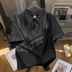 เสื้อยืดคอโปโลแขนสั้นสไตล์อเมริกันสำหรับผู้ชาย ทรงหลวมสบาย ๆ ในช่วงฤดูร้อน ผ้าฝ้ายแท้ระบายอากาศได้ดี ดีไซน์เรขาคณิต สวมใส่สบาย