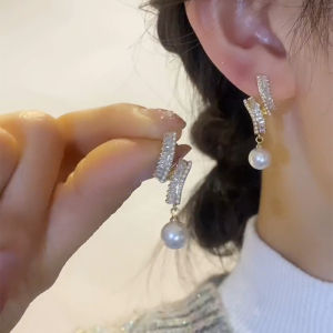 Elegant Pearl Drop Earrings Womens Pure Silver Diamond Embedded Fashionable Versatile Ear Jewelry Korean Style Fresh out