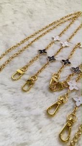 << Chain bag  สายโซ่แฟชั่น ลาย ดอกไม้  พร้อมขอเกี่ยว >>