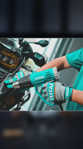 Máy khò nhiệt Total TB20045 2000W đi kèm 3 đầu thổi và dao cạo có chức năng điều chỉnh nhiệt độ tối đa lên đến 550 độ C