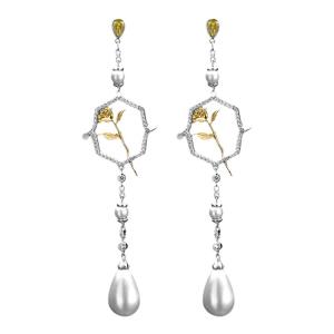 Eternelle | ต่างหูรูปดอกกุหลาบ Eternelle French Belle Princess Series หรูหรา เครื่องประดับแฟชั่นสุดหรู ประดับด้วยเปลือกหอยมุก