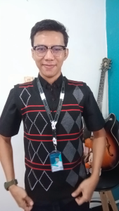 R52 - Rompi Rajut Pria & Wanita | Warna Hitam Motif Kotak Garis Abu Merah | Vest Bahan Premium 100%