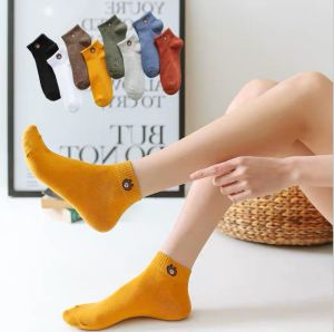 YouPin Official Store พร้อมส่ง!!!(แพ็ค10คู่10สี แถมถุงหมี)ถุงเท้าข้อสั้นผู้หญิง ลายหมี แฟชั่นน่ารัก