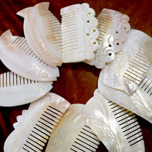 หวีแกะเปลือกธรรมชาตินวดป้องกันไฟฟ้าสถิตสำหรับเป็นของขวัญวันเกิดสำหรับการตกแต่งบ้านตกแต่งเพื่อนรักของแฟนสาว