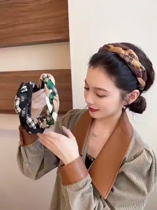 Fashion Retro Twist Plaid Headband for Women Korean Style Elegant Fashion Girl Wash Face Hairband