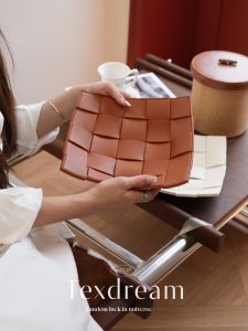 Luxurious High-End Desktop Organizer