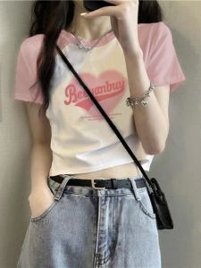 สีชมพู สลิมฟิต เสื้อยืดแขนสั้น ผู้หญิง ฤดูร้อน สไตล์ Dopaamine หวาน และคอกลมยาวไหล่ขนาดเล็กเผ็ด เสื้อท่อนบน