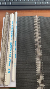 การร้อยสายพานลำเลียง - ตะขอลวด สแตนเลสสตีล SUS-304 ตัวยึดสายพานลำเลียงความยาว 300 มม. 12 แถบ / กล่อง ไม่รวมพินเชื่อมต่อ