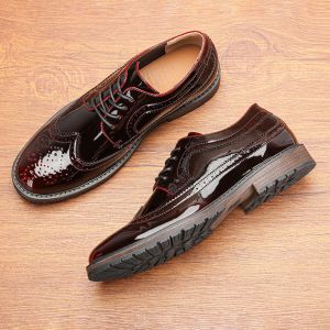 Casual Leather Mens Brogue Oxford Shoes round Toe Lace-Up Fashionable Flat Heel Spring Autumn Season PU Material Rubber Outsole
