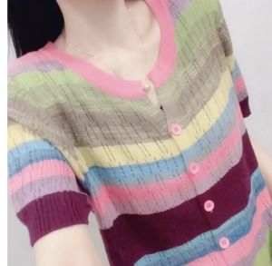Áo Thun Ngắn Tay Ren Cắt laser In Rainbow Xẻ Túi Sọc