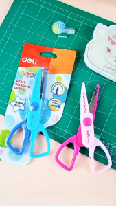 Deli กรรไกร กรรไกรซิกแซกแฟนซี (คละสี) รุ่น D600 น้ำหนักเบา พกพาสะดวก