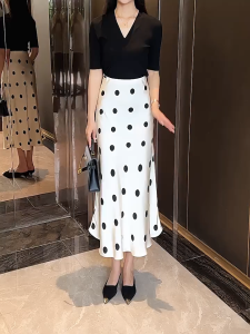 Gdhes house กระโปรงยาวปานกลางลายจุดซาติน กระโปรงยาวทรงเอหางปลาแฟชั่นดูดีผ้าซาติน #2052