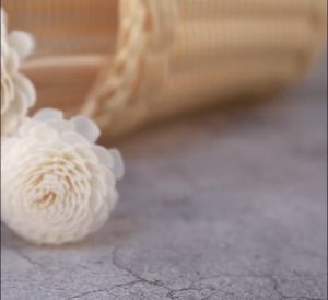 (ร้านไทย) ดอกไม้ดูดน้ำหอม ดอกมะลิซ้อนขนาด 4.5ซม. ผลิตจากไม้โสน 1/5/10 ดอก