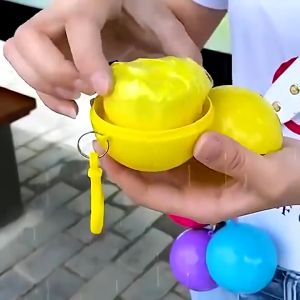 Jas Hujan Plastik Gantung / Jas Hujan Bola Anti Air Jas Hujan Travel / Jas Hujan Portable Dengan Gantungan / Jas Hujan Konser Gantungan Kunci / Baju Hujan Terlaris