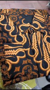 Mahardhika Batik Pria Kemeja Lengan Panjang Reguler Fit Motif Parang Lasem Lapis Furing