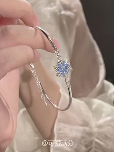Blue Diamond Snowflake Bracelet Elegant Cold Tone Christmas Gift for Women Simple Style Fashion Jewelry Hand Accessory