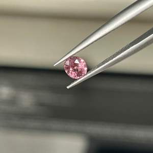 400sp40- ĐÁ SPINEL THIÊN NHIÊN KHÔNG XỬ LÝ  ( thông số trong ảnh chụp) 0.4 Carat