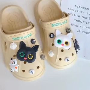 LHMoonlight ใหม่🌈 รองเท้าแตะหัวโต รูปแบบรองเท้ารัดส้น ย. ⚡ รุ่นฮิต 2023 ทรงรองเท้าหน้ากว้างฟิลรถถัง รองับการเคลื่อนไหว แถมตัวติดสุดน่ารัก มี 4 สี ต๊าชชชไม่ไหว 💯