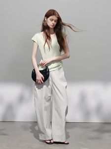 Light Slim Breathable U-neck T-Shirt