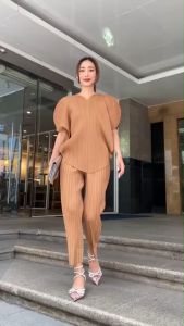 ชุดเซตผ้าอัดพลีทเนื้อดี แบบงาน Brand 😍 ว้าวววว 👏🏻👏🏻 ดีเทลเก๋มากๆ เสื้อแพตเทิร์น หัวใจ 🧡🤍🤎 ไหล่พองๆ น่ารัก กางเกงเอวสมอค อัดพลีส ทรงขากระบอก ยืดหยุ่นได้เยอะมากๆ➰➰ สวย หรู ดูดี ใส่ชิวๆ วันสบายๆ หรือจะไปออกงาน ชุดเดียวอยู่ 💘 เสื้อ+กางเ